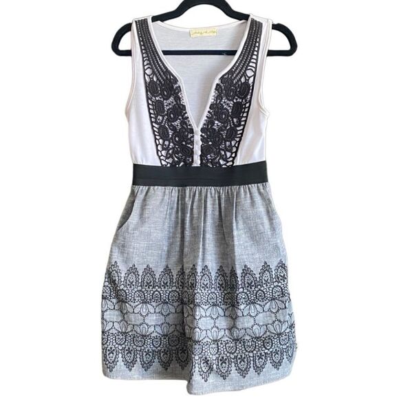 Staring at Stars Embroidered Sleeveless Dress. Black/White. Size Small. - Picture 1 of 8